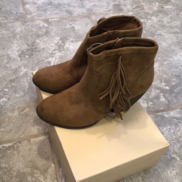 Cute fringe bootie! - Picture 3 of 3